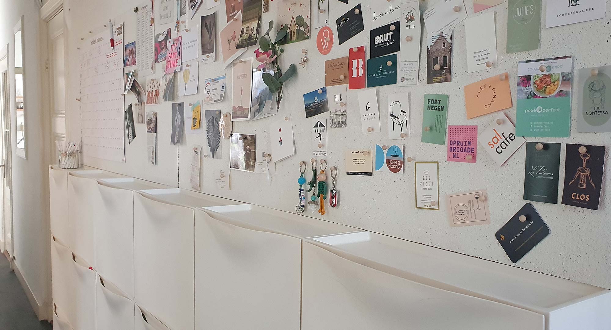 Hal inspiratie: maximale opbergruimte in een smalle gang (met IKEA Trones)